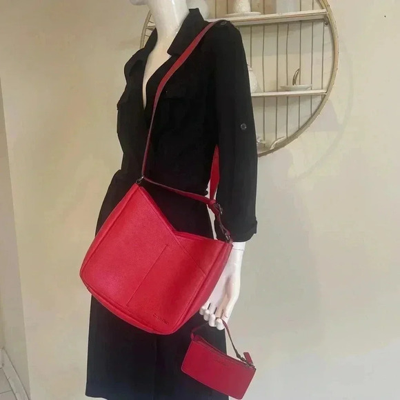 Calvin Klein beautiful red color, two-piece, Crossbody bag, in new condition - Picture 1 of 16